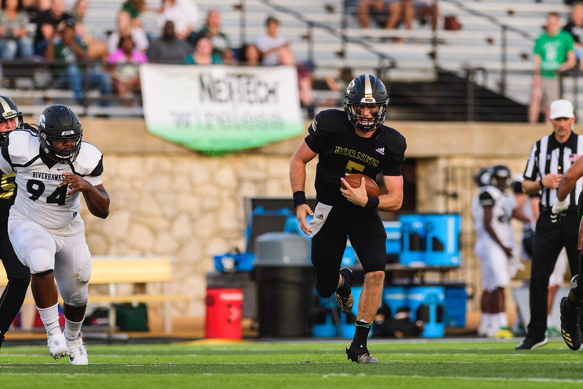 Rick Peterson (@peterson_rick) on Twitter photo Former Shawnee County stars <a href="/DCowan05/">Dalton Cowan</a> (<a href="/Seaman_Vikings/">Seaman Football</a>) <a href="/goham43/">dawson hammes</a> (<a href="/RHS_DAWG_FB/">Rossville HS FB</a>) and <a href="/corey_Thomas12/">Corey Thomas Jr</a> (<a href="/T_HighAthletics/">Topeka High Athletics</a>) earn All-MIAA recognition for <a href="/esuhornetsfb/">ESU Hornet Football</a>. Cowan 2nd-team pick, Hammes and Thomas receive honorable mention. ...
bit.ly/3oEdOl2 Former Shawnee County stars <a href="/DCowan05/">Dalton Cowan</a> (<a href="/Seaman_Vikings/">Seaman Football</a>) <a href="/goham43/">dawson hammes</a> (<a href="/RHS_DAWG_FB/">Rossville HS FB</a>) and <a href="/corey_Thomas12/">Corey Thomas Jr</a> (<a href="/T_HighAthletics/">Topeka High Athletics</a>) earn All-MIAA recognition for <a href="/esuhornetsfb/">ESU Hornet Football</a>. Cowan 2nd-team pick, Hammes and Thomas receive honorable mention. ...
bit.ly/3oEdOl2