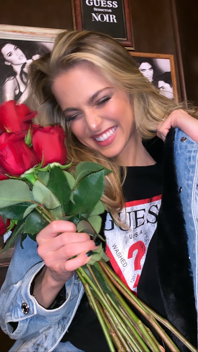 My best friend got me roses! 🌹🥀

Hannah your the best! 😆 |<a href="/babyhunterxo/">ღ𝐻𝒶𝓃𝓃𝒶𝒽ღ</a>|