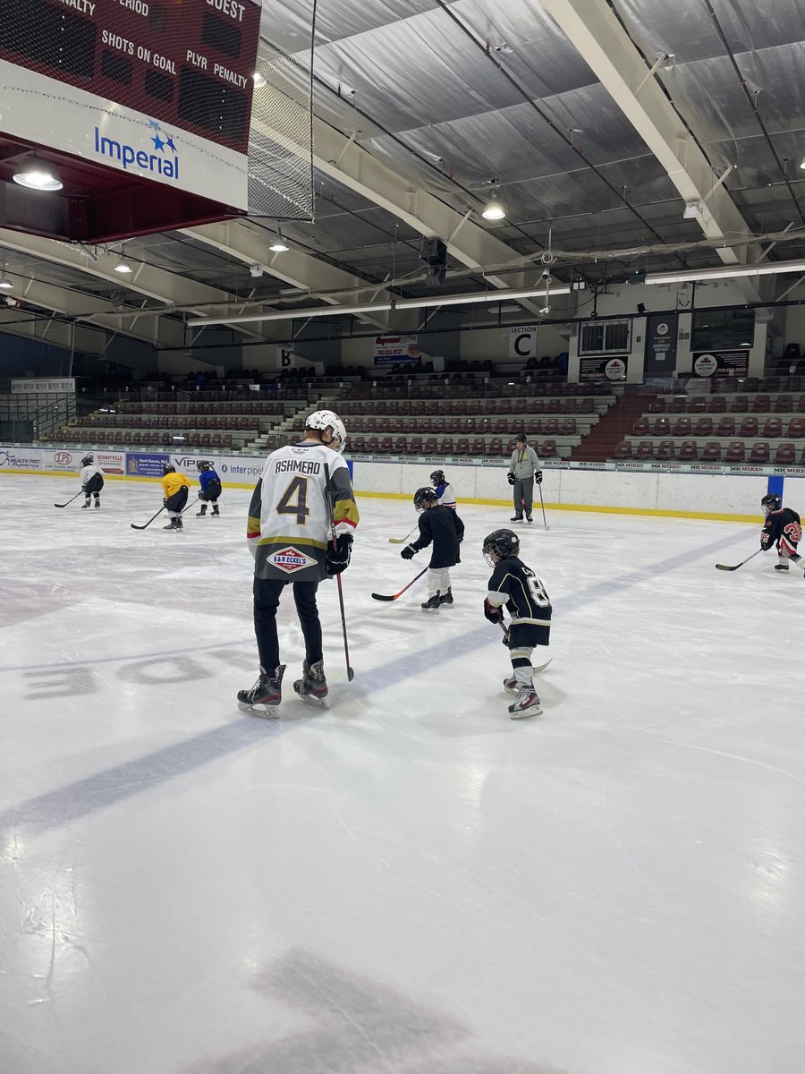 swan1585's tweet photo. Tonight it’s Stath, JR and Matteo out with the BMHA U7 group - giving back and having fun #makingaday @BPontiacs https://t.co/btRfxv7aKH