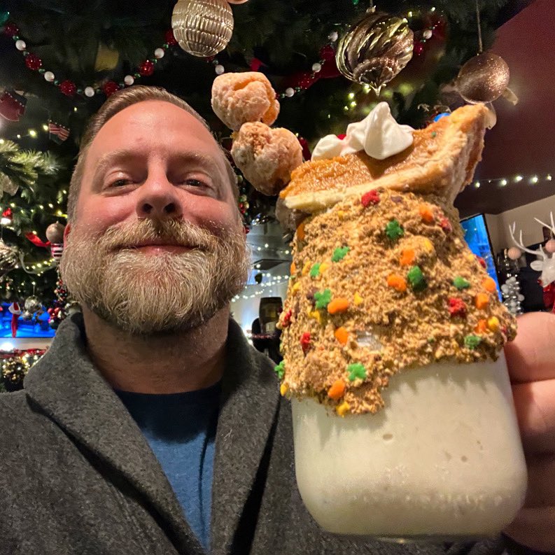 koryaversa's tweet photo. These 3 weeks are busiest I have ever experienced in my life. Tonight starts 21 days media events non-stop with 1,000 media influencers in 3 cities and 5 states. And 18 hour days, lots Santa hats, reindeer masks, and yes, shakes topped w/ pie! Thank GOD for the pie! 🎅 #prsanta https://t.co/ap6WvckYGP