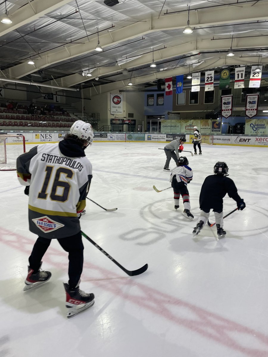 swan1585's tweet photo. Tonight it’s Stath, JR and Matteo out with the BMHA U7 group - giving back and having fun #makingaday @BPontiacs https://t.co/btRfxv7aKH