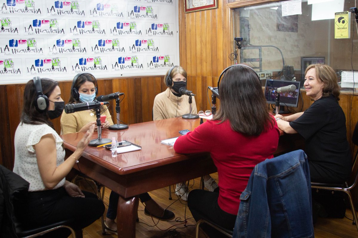 🎙️ #CulturaEnMedios | La ministra <a href="/MaElenaMachucaM/">María Elena Machuca</a> visitó radio <a href="/LaHechiceraFM/">La Hechicera 88.9 FM</a>, en Loja, para conversar sobre la sexta edición del <a href="/FestivalDeLoja/">Festival de Loja</a>, que se inaugura mañana en el <a href="/TeatroBenjaminC/">Teatro Benjamín Carrión Mora</a>, a las 19h00.

#FIAVL2021
#EncontrémonosPorLaCultura
