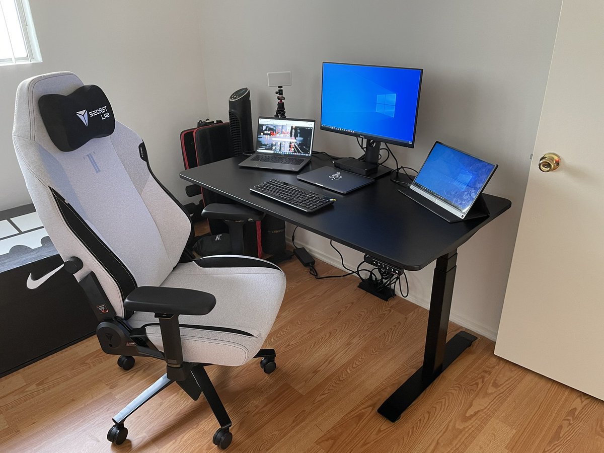 DatAznKidKev's tweet photo. @secretlabchairs #Secretlab https://t.co/NnI1SUo0V0
