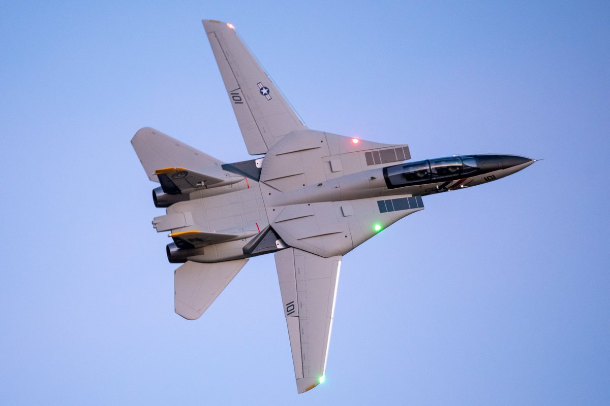 jmrutl01's tweet photo. Nice night at the RCRC Field tonight. Those who showed up had the skies to themselves. Images are of a Freewing twin 80mm F-14 Tomcat flown at dusk. Note the ability to sweep the wings. #Freewing #MotionRC https://t.co/7nj2M1PjuT