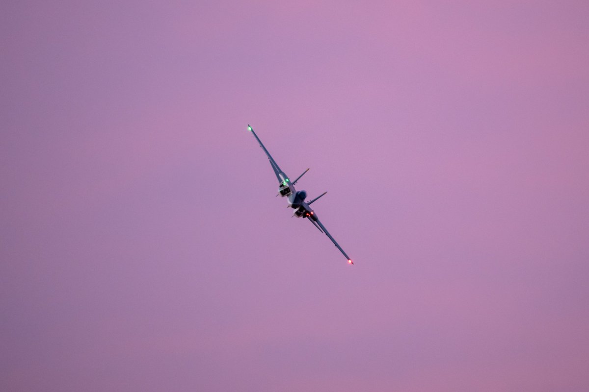 jmrutl01's tweet photo. Nice night at the RCRC Field tonight. Those who showed up had the skies to themselves. Images are of a Freewing twin 80mm F-14 Tomcat flown at dusk. Note the ability to sweep the wings. #Freewing #MotionRC https://t.co/7nj2M1PjuT