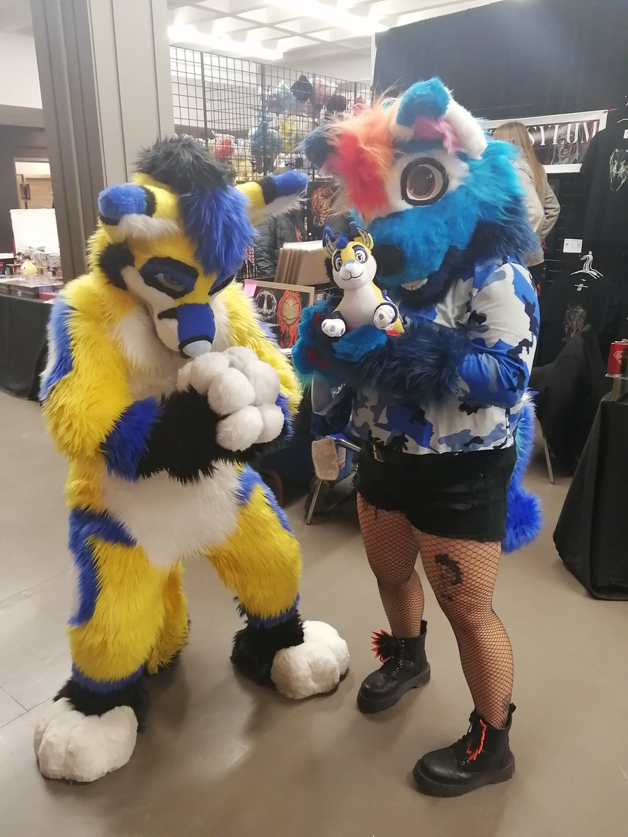 PyroNerdy's tweet photo. Got to meet @AbzuBarkShark this past weekend and I was so happy! They were so awesome and friendly happy I got to talk and buy the sacred child from them! Can't wait to eventually commission them one day!
#metmyhero #furryfandom https://t.co/Ae9A1Py94f