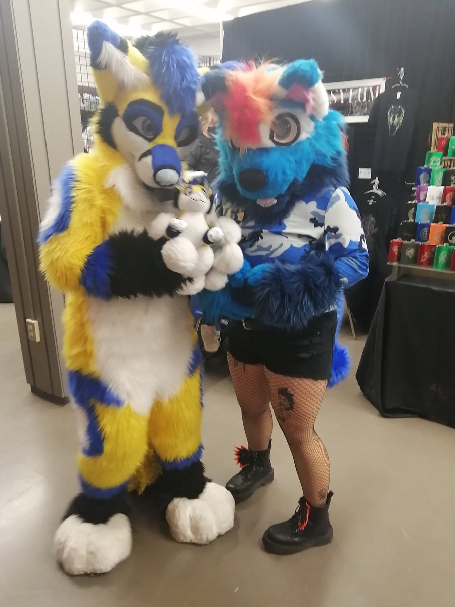 PyroNerdy's tweet photo. Got to meet @AbzuBarkShark this past weekend and I was so happy! They were so awesome and friendly happy I got to talk and buy the sacred child from them! Can't wait to eventually commission them one day!
#metmyhero #furryfandom https://t.co/Ae9A1Py94f