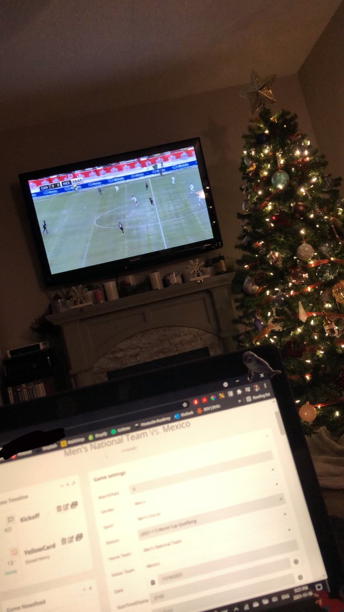svferguson's tweet photo. Freelancing but make it festive 🎄 https://t.co/JU2UlfPiPX