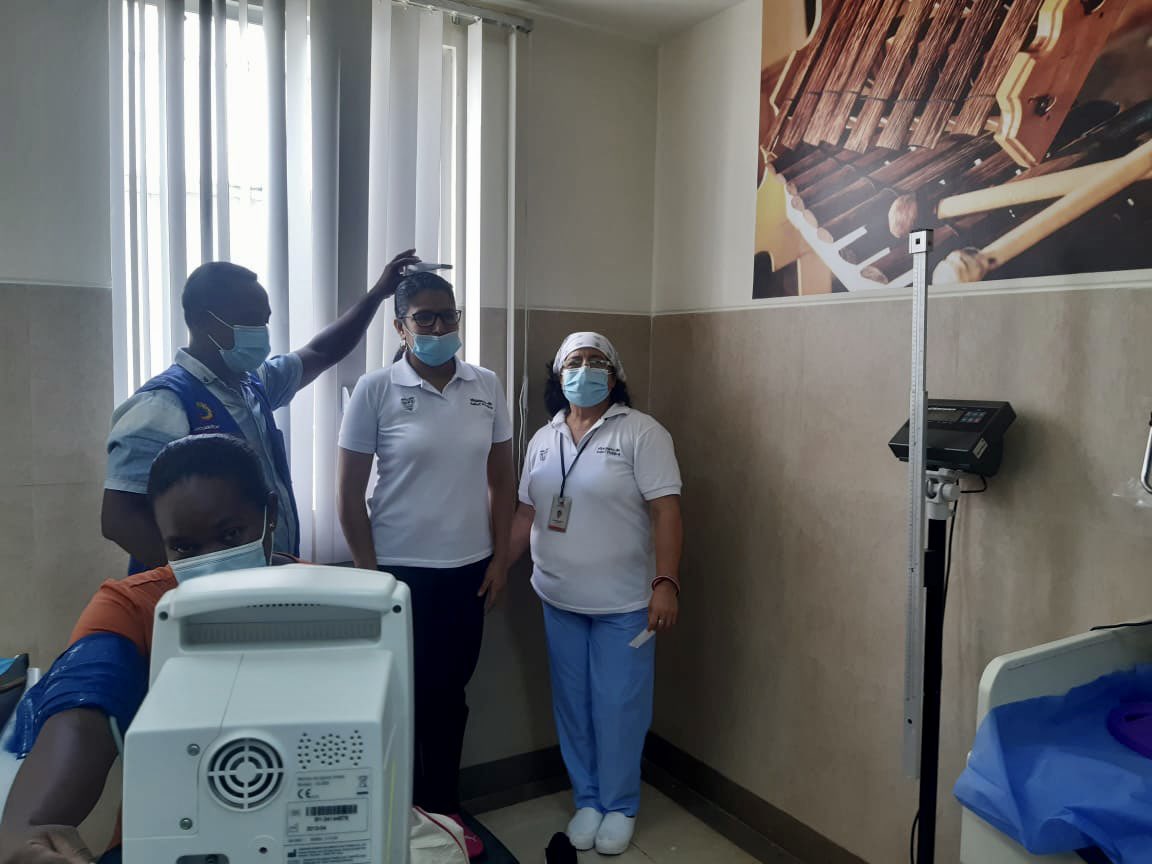 SaludImbabura's tweet photo. #SanLorenzo | Juan Estupiñan, Nutricionista del #Distrito08D05 realiza evaluación nutricional al personal del Centro de Salud Tipo C para prevenir y tratar los índices de enfermedades crónicas no transmisibles (por sobrepeso y obesidad),
#SaludparaSanLorenzo
#JuntosLoLogramos https://t.co/9i14MBStnr