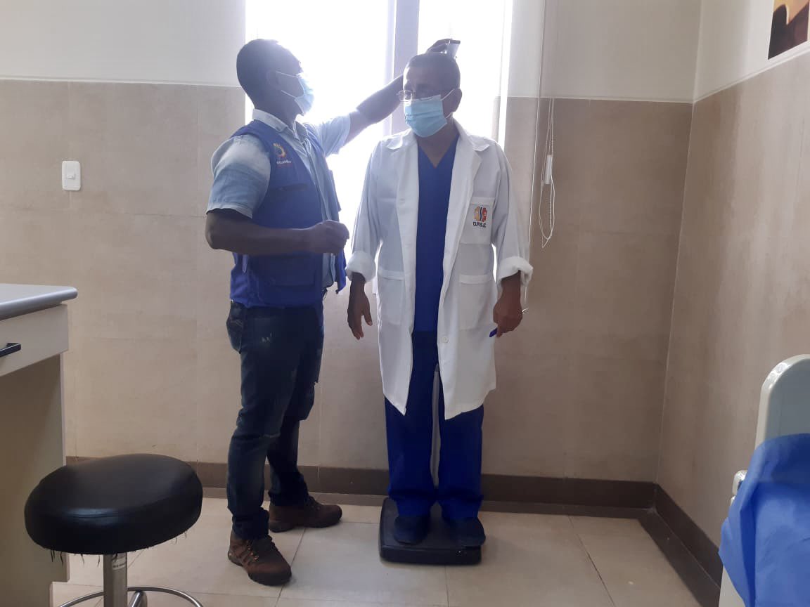 SaludImbabura's tweet photo. #SanLorenzo | Juan Estupiñan, Nutricionista del #Distrito08D05 realiza evaluación nutricional al personal del Centro de Salud Tipo C para prevenir y tratar los índices de enfermedades crónicas no transmisibles (por sobrepeso y obesidad),
#SaludparaSanLorenzo
#JuntosLoLogramos https://t.co/9i14MBStnr