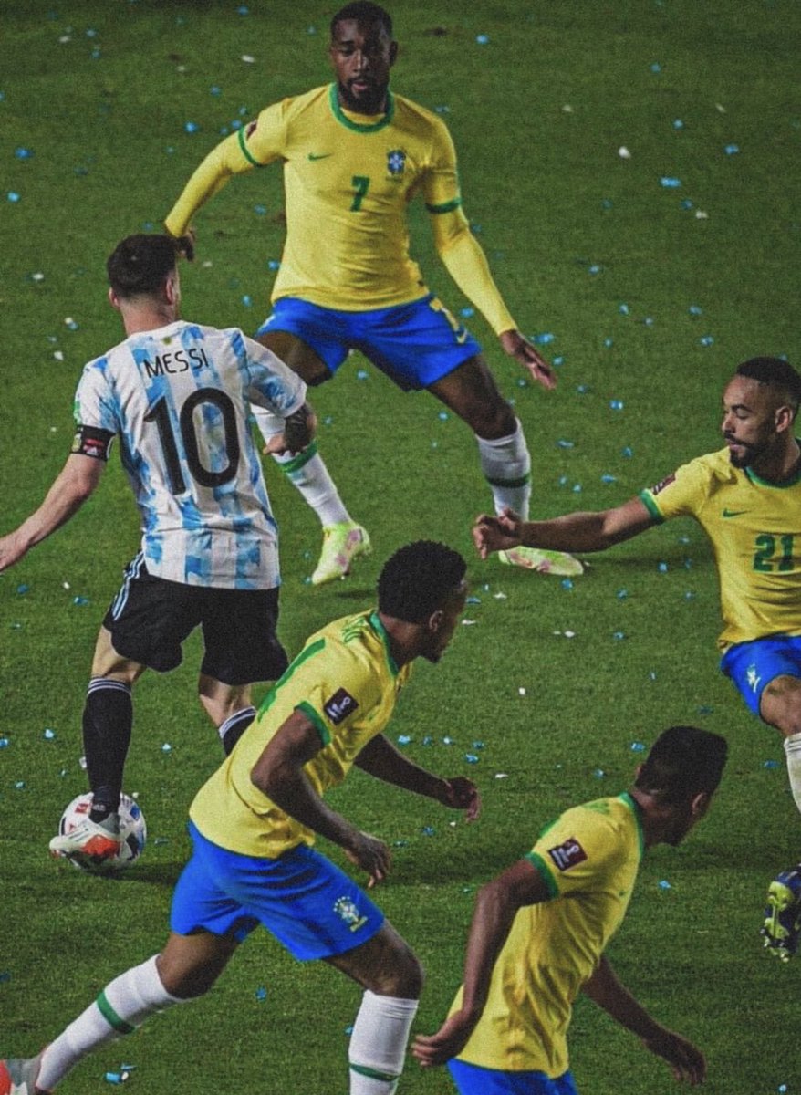 sudanalytics_'s tweet photo. La pelota siempre al 10. 🎩🪄 https://t.co/O7GOEYnwvS