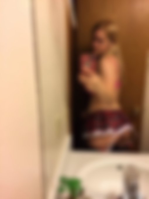 I just posted a new picture on my OnlyFans!  Want to see more?  Click here: https://t.co/qyIweYMr6Q 🔥