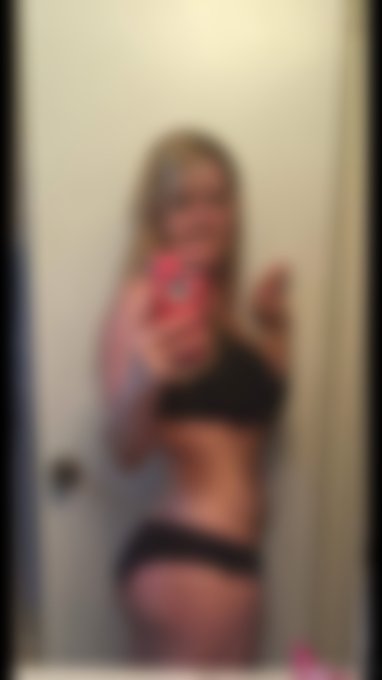 I just posted a new picture on my OnlyFans!  Want to see more?  Click here: https://t.co/qyIweYMr6Q 🔥