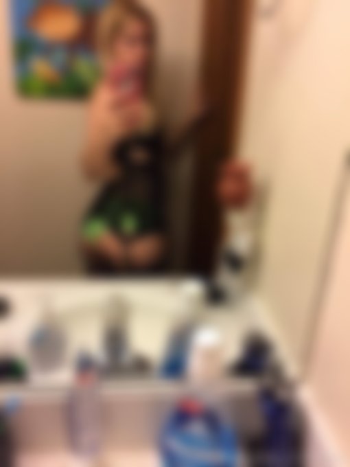 I just posted a new picture on my OnlyFans!  Want to see more?  Click here: https://t.co/qyIweYMr6Q 🔥