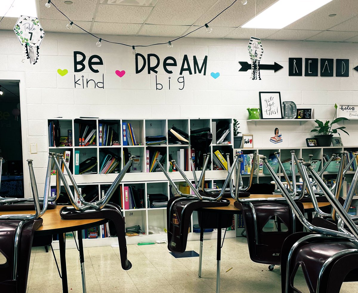 💛💜Loving my new classroom!💜💛