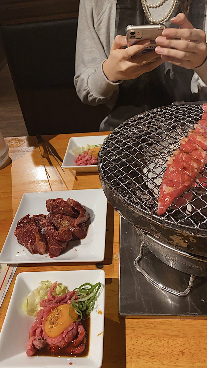 Rrr___1740's tweet photo. アヤナと会うとなんか頑張ろって思えるからすきです😙大切な人と食べるご飯はいつもの何倍も美味しいし一緒にご飯食べながら美味しいを共有して近況報告するこの時間がすきです https://t.co/7OWtSYRGKg
