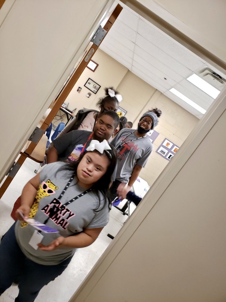 tracyjohnston18's tweet photo. @TylerISD’s LINK 18+ Program welcomes @TLRedRaiders from Ms. Baldwins Career Prep classes to their classroom @TylerJrCollege. I think these seniors are ready for life after graduation! #gotwork @DeptofSupport @LINKTylerISD https://t.co/fEblZ35Duc