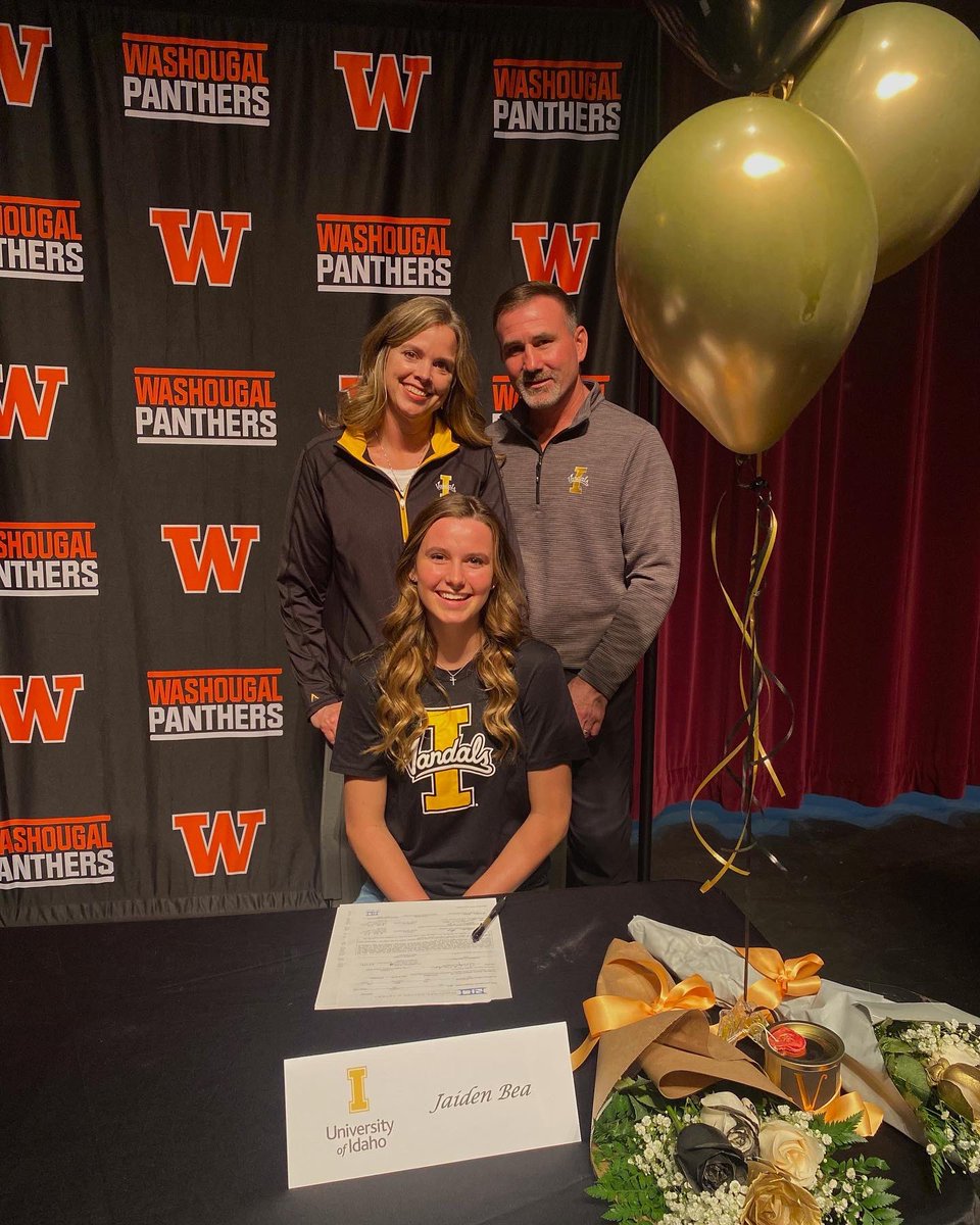 VandalsWBB's tweet photo. It’s finally official for @JaidenBea! The Bea Hive in Moscow just keeps getting stronger 👀 we are so hyped to have you here next year 💛🖤 https://t.co/lM2ZwlTNTW