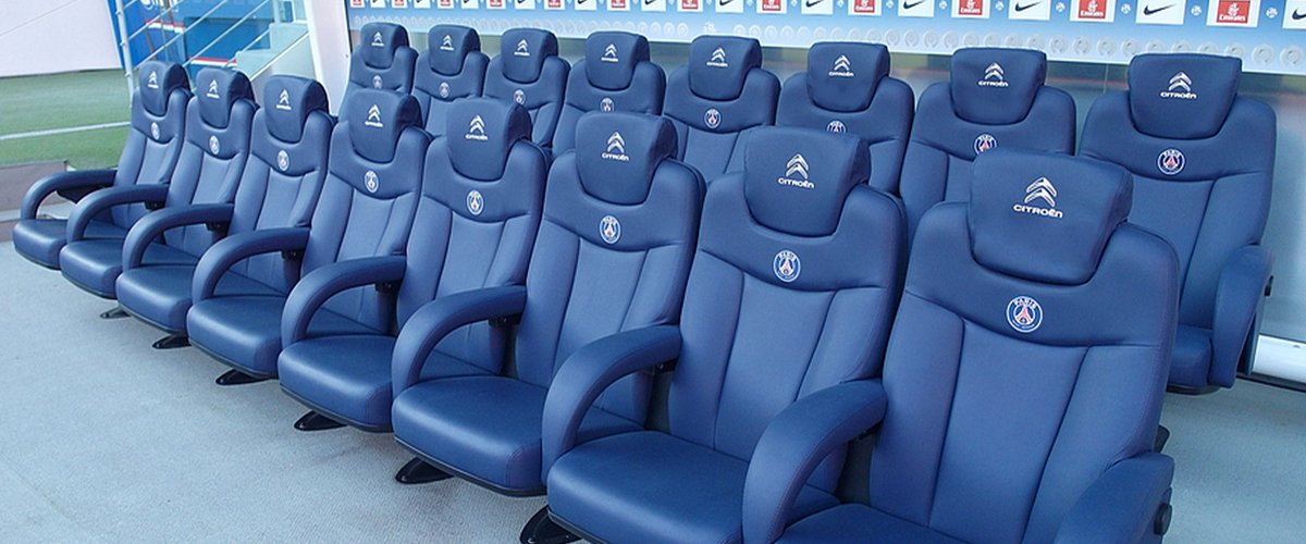 El model dels #seients de les banquetes del Camp Nou del #Barça es diu "Megaseat 9113". És de la casa de seients #Figueras i està dissenyat per a sales de cinema. Quin model tenen al camp del #Paris Saint-Germain?... exactament el mateix: "Megaseat 9113" (però un pèl modificat).