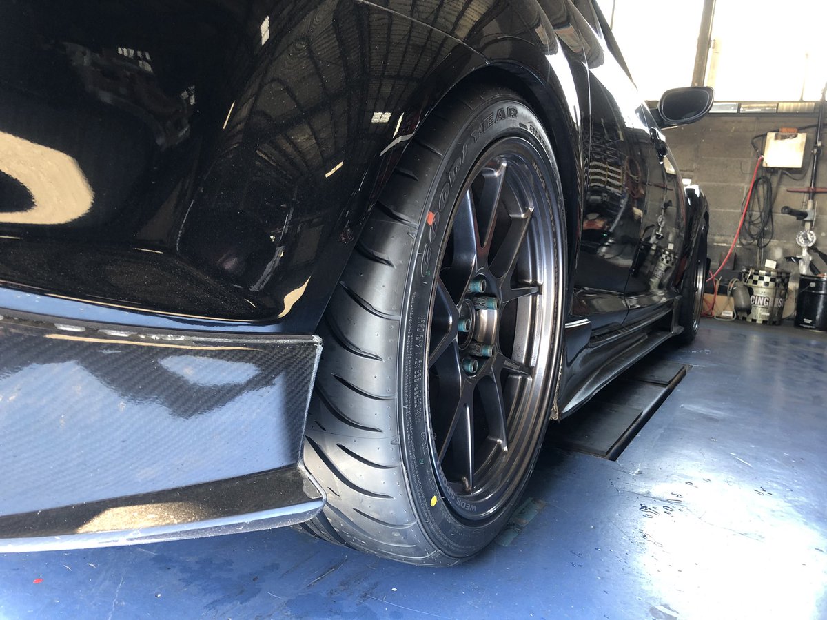LEG_MOTORSPORT's tweet photo. LEG内縦社会、パイセンから後輩へ継承されてく😊
この関係が好き!
ニュータイヤも美味しいそぉ〜😁
#wedssport
#goodyear
#rssport https://t.co/mzXdLQqzIE