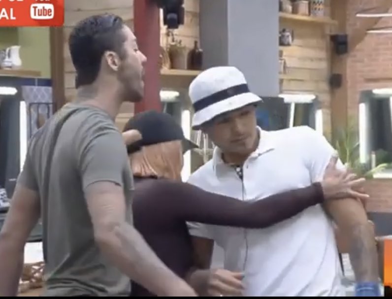 “Rico só peita mulher.”
O Rico: #RoçaAFazenda