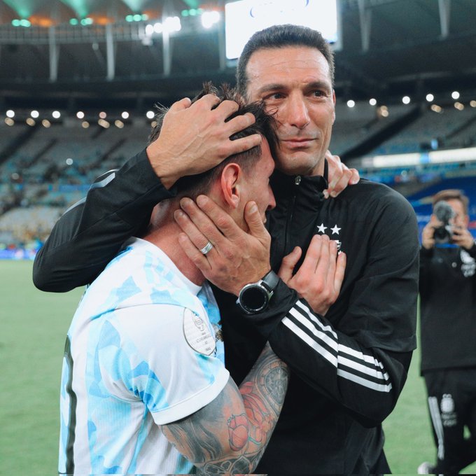 BolavipAr's tweet photo. Se llaman Lionel
Nacieron en Santa Fe
Se iniciaron en Newell's
Ganaron el Mundial S20
Tuvieron a Pékerman como mentor
Scaloni jugó en el debut de Leo
Debutaron en Mundiales en 🇩🇪06
Ganaron la Copa América en 🇧🇷
Que la próxima coincidencia sea levantando la Copa del Mundo
🇦🇷💪⚽❤️ https://t.co/5yyBQRlxRS