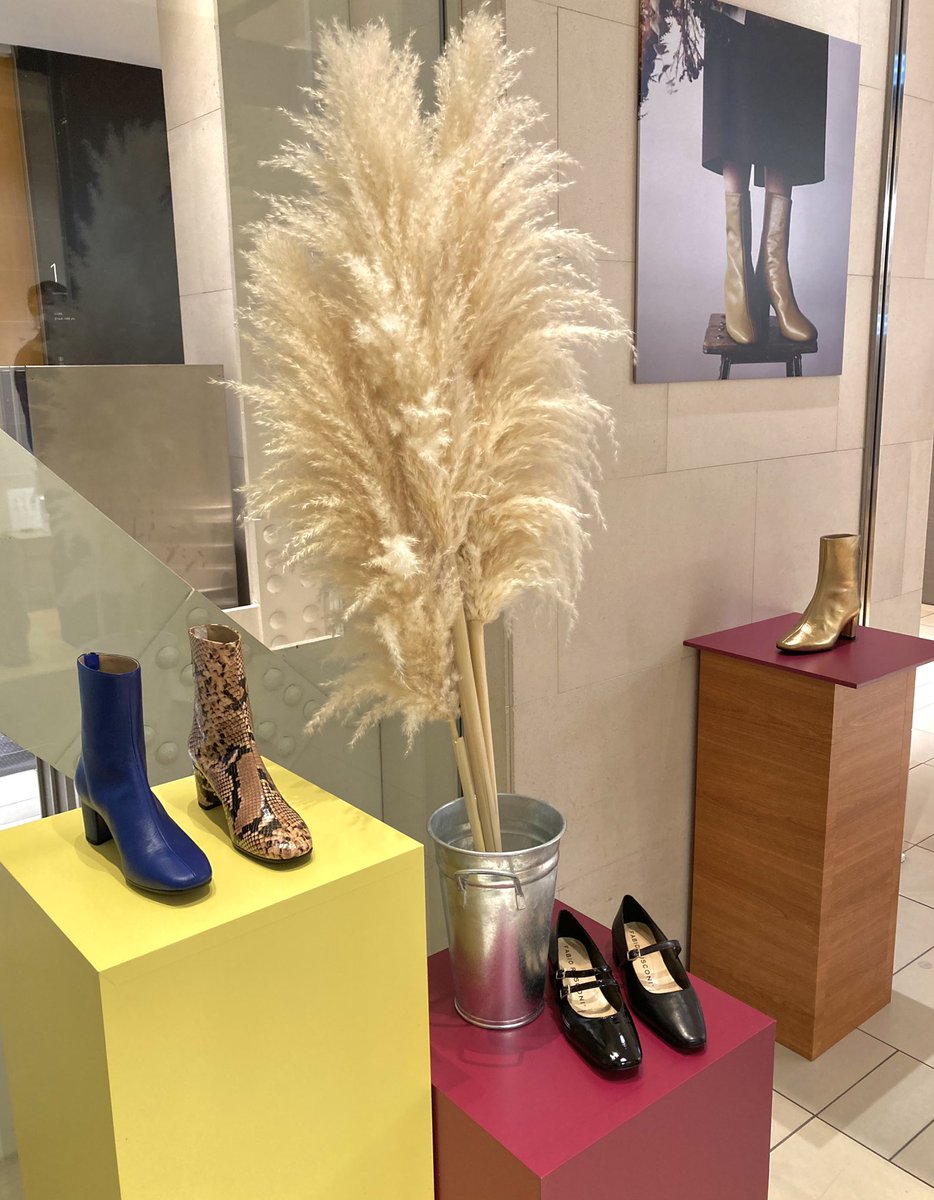 YOKOHAMAMORES's tweet photo. 【2F / #REALSCOPE 】
-` ̗ #FABIORUSCONI 展開中 ̖ ´-
同ブランドは、若々しい女性、行動的な女性、洗練された女性のために捧げられ、世界中から支持されています👠
期間限定で横浜モアーズ1Fエスカレーター横にて展示も行っております!
この機会にぜひ、お気に入りの一足をお探しください✨ https://t.co/kdMwSuHNcN