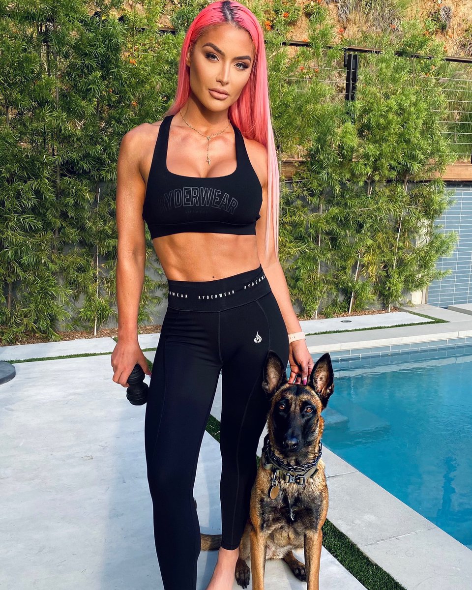 natalieevamarie's tweet photo. Bring your daughter to work day 😜 🐺 https://t.co/vpfMYlNBe9