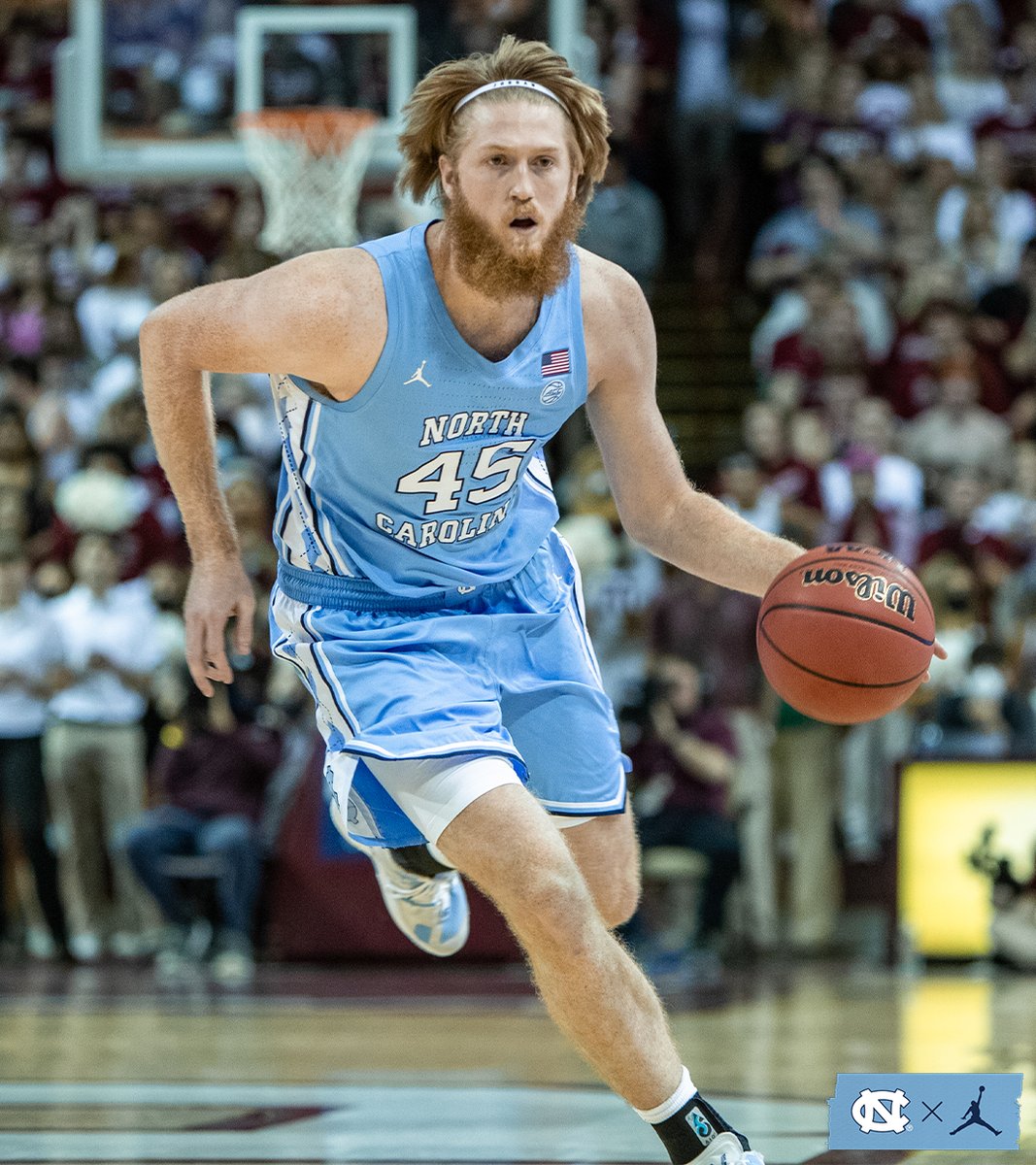 Carolina Basketball Heels Take The Lead By 1 Unc 50 Cofc 49 15 45 2h