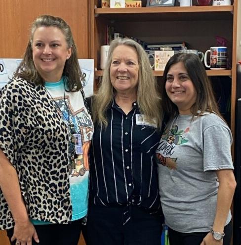LomaxElementary's tweet photo. HR presented Ms. Couch a Substitute Appreciation Certificate today at Lomax!! We love and appreciate Ms. Couch more than she knows. 💙🦁💙
#LPGreatThings #LXE #LPISD https://t.co/U4hbDIJzQh