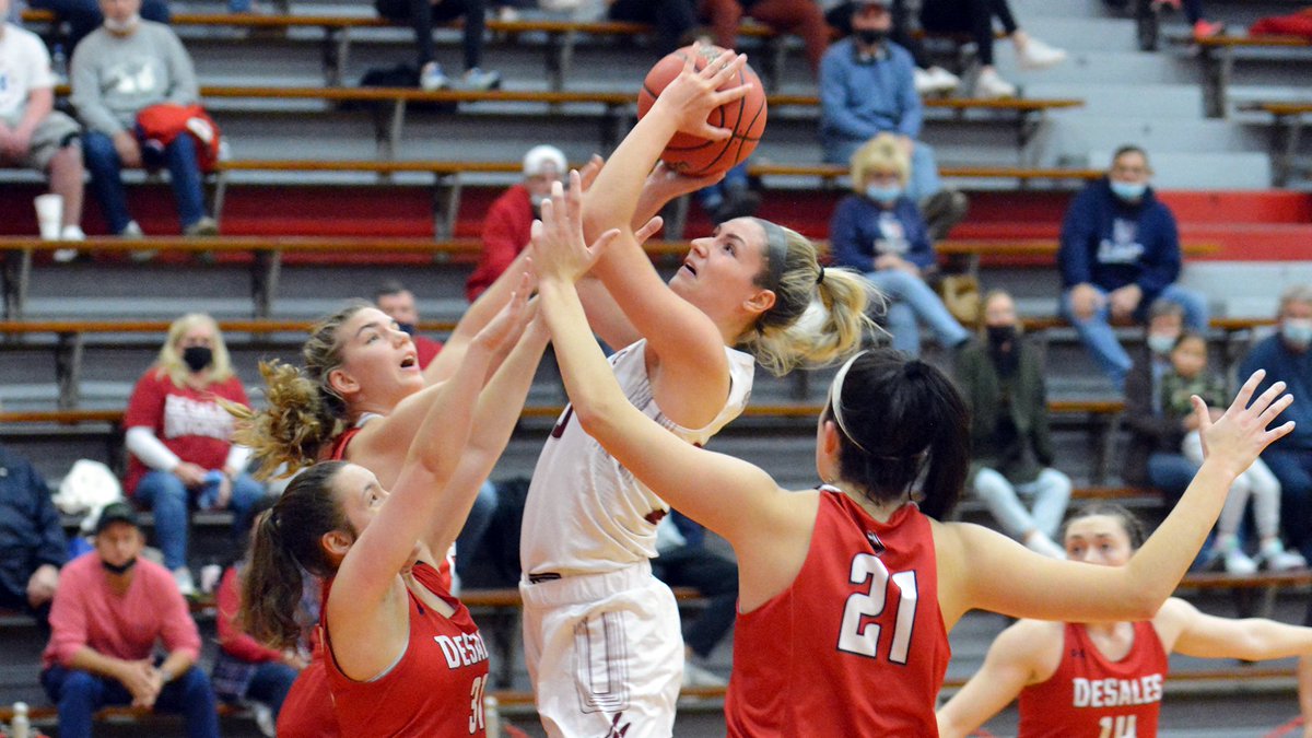 #Muhlenberg women's basketball topples preseason No. 9 DeSales, 65-61 in home opener

🏀 Peretti 21 pts, 12 reb, 5 blk
🏀 Eripret 15 pts, 8 reb, 3 blk, 3 stl
🏀 Saxton 8 pts

Home vs. Johns Hopkins on Saturday!

bit.ly/3Fnc1aP

#d3hoops #CentConf #CCwbb