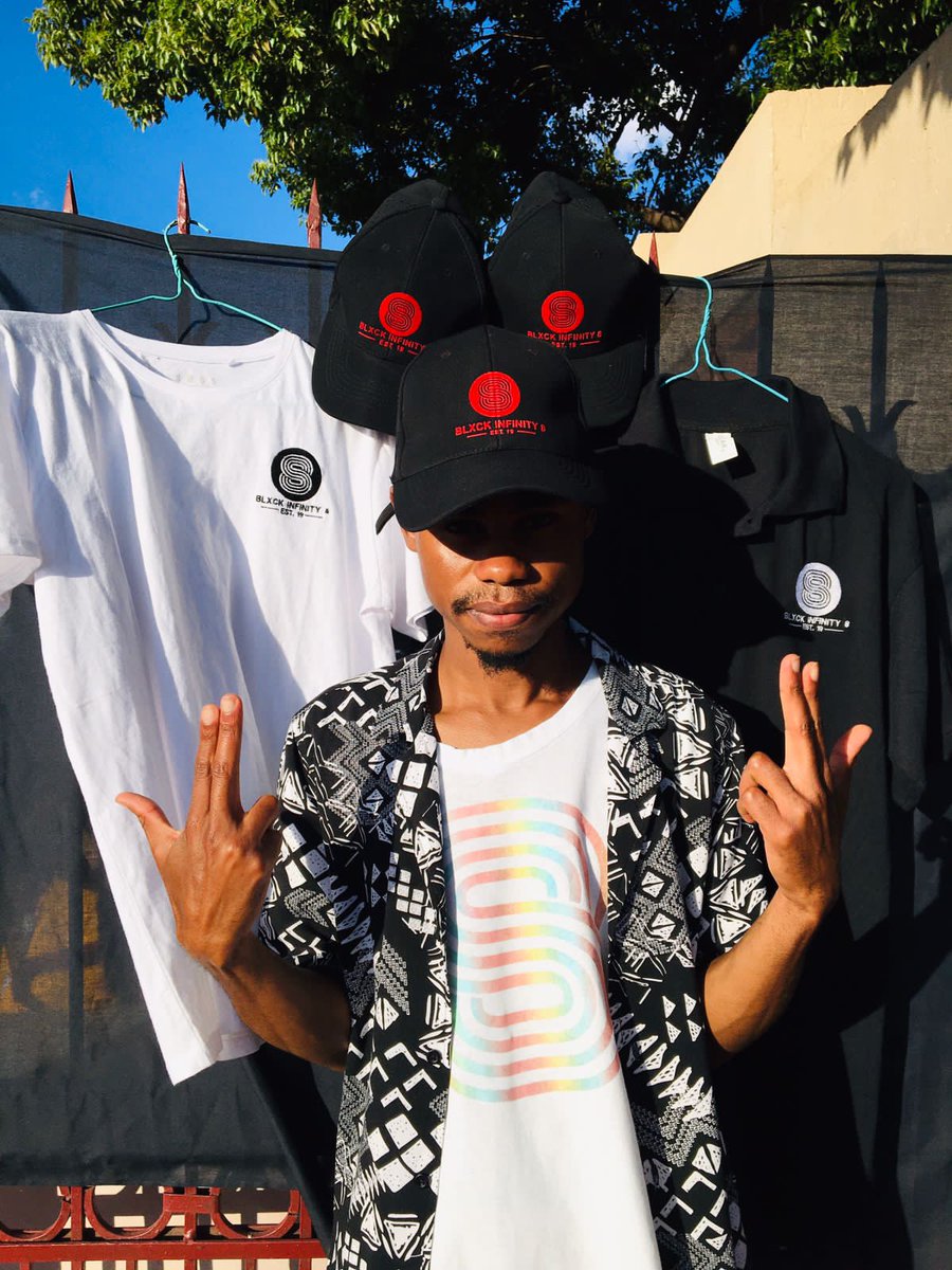8Blackinfinity's tweet photo. Black🎱 combo set🔥
Cap + Tee = R200 (promo special✨)
#Black8 
#Streetwear https://t.co/8cQmTkgqzt