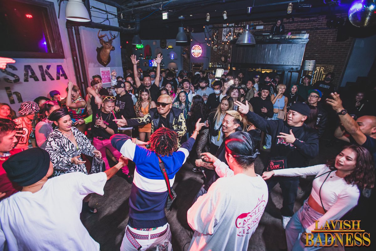 gunxtremehype's tweet photo. #RIFLEWALK してる写真🪖🔫🚶♂️
今年1番盛り上げたnew danceやで✊
けどどの写真見ても、
後ろの手あげてるお兄さんが1番目立ってる😂
今のダンスホールソングで
めちゃ盛り上がってて楽しかったな🔥
#ダンスホール
#レゲエダンス
#LAVISHBADNESS https://t.co/tuJdrov07I