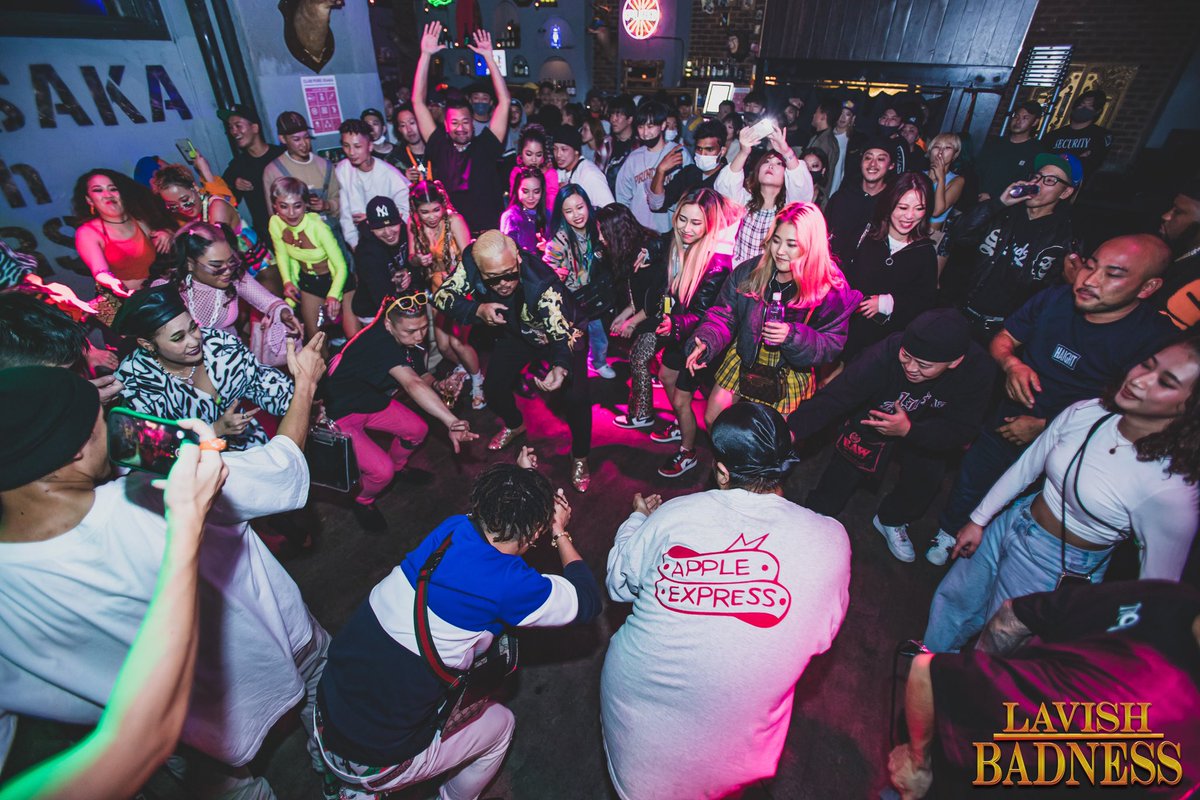 gunxtremehype's tweet photo. #RIFLEWALK してる写真🪖🔫🚶♂️
今年1番盛り上げたnew danceやで✊
けどどの写真見ても、
後ろの手あげてるお兄さんが1番目立ってる😂
今のダンスホールソングで
めちゃ盛り上がってて楽しかったな🔥
#ダンスホール
#レゲエダンス
#LAVISHBADNESS https://t.co/tuJdrov07I