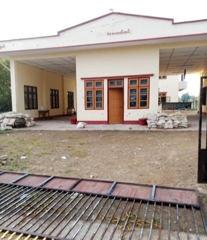 katycho22222's tweet photo. In (Shan-Karenni Border) #MyanmarMilitaryTerrorists shot with heavy artillery weapons to #MBPDF at #Moebye City,3 were injured in the early morning on the Nov17.
LEGALIZATION OF NUG
#Nov17Coup
#JuntaUsesArtilleryWeapons #WhatsHappeningInMyanmar https://t.co/VcECiJhlHQ