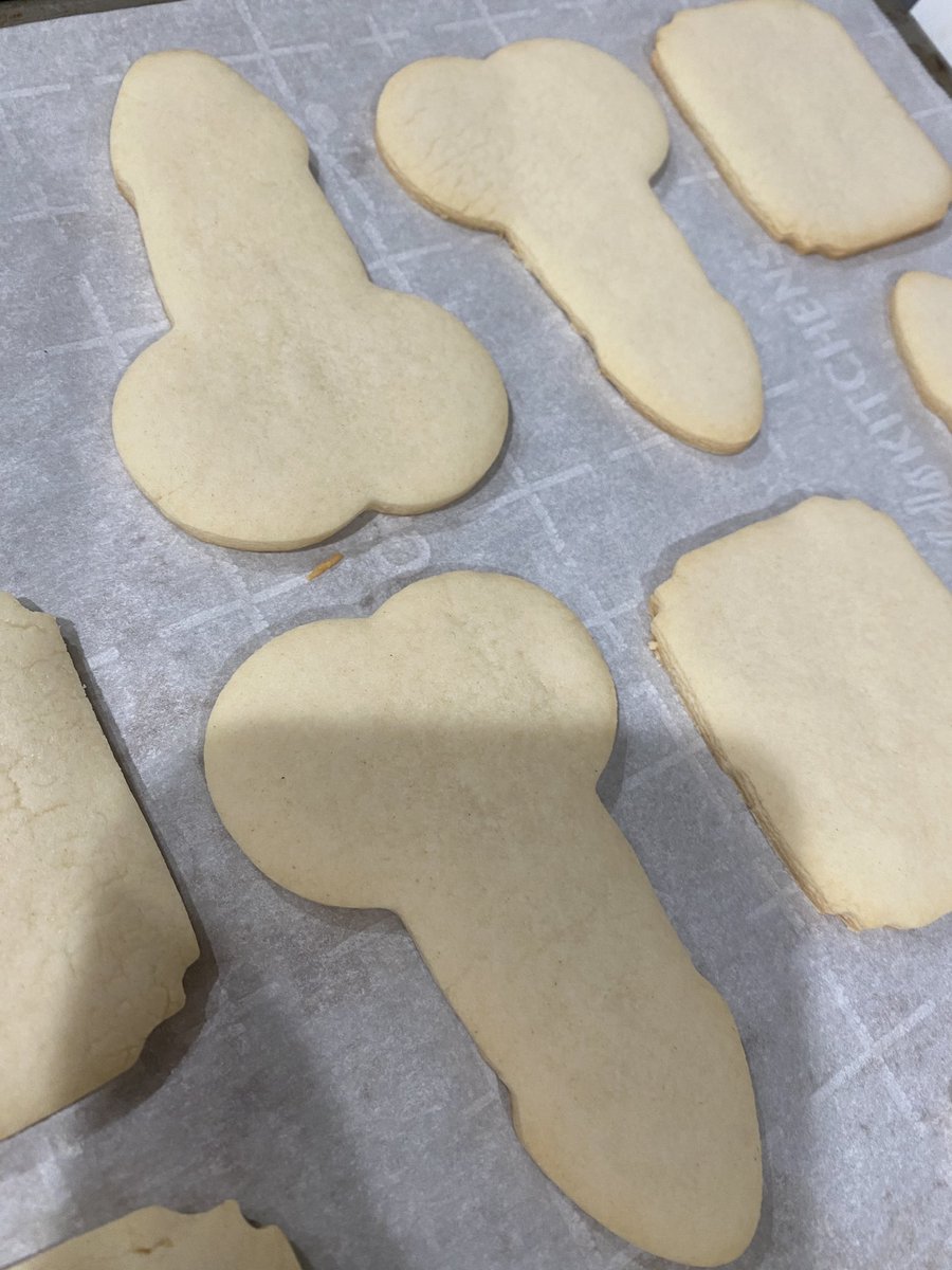 CakesByLoops's tweet photo. Baking some “COCKies” for @LisaLease007 to make her feel better 🤣🤣 she’s been really uptight lately. https://t.co/yja6mAKugT