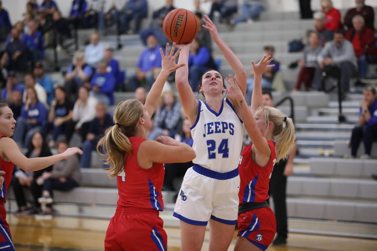 ByHunterTickel's tweet photo. 3 thoughts from tonight

✔️Rhylan Kalb is one of the best in the area from the Class of 2023
✔️Slow starts continue to plague a very talented team
✔️Kelli Merkel is already carving out space in the post

https://t.co/FRdN9wlgbL https://t.co/xXbFArw6fq