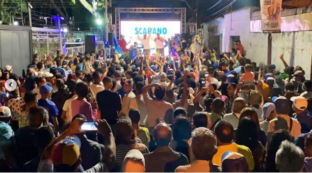 LilianaCMY's tweet photo. Con mucha alegría y entusiasmo se realizó el cierre de campaña de @PanchoPerezLugo el próximo #21Nov esa buena vibra se convertirá en votos. Hoy junto a @Ingenieriams y @marlondiazuc entre otros queridos #Ucistas #NaguanaguaSomosMayoría https://t.co/4hkQyAtI6F