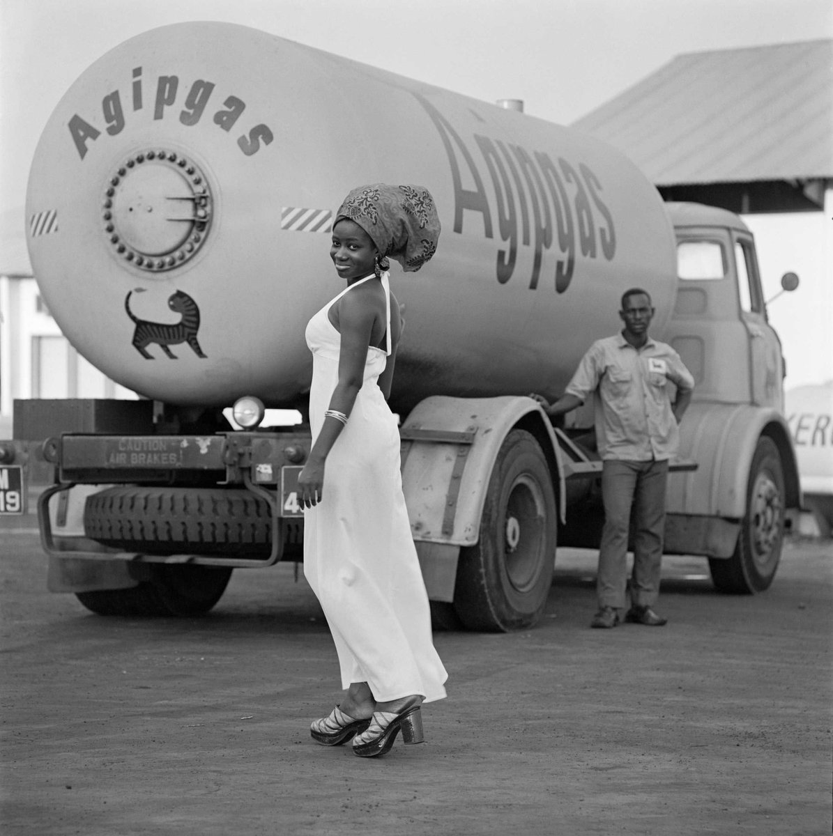 africanartmag's tweet photo. MODEL WITH TANK AND DRIVER, James Barnor, 1974 #blackarthistory https://t.co/i0sbL8dgWR