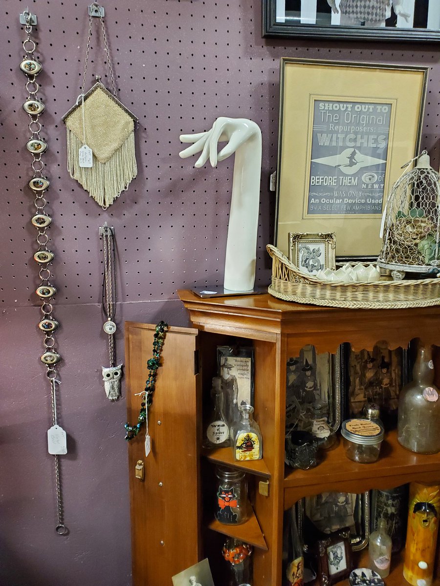 D_LunaTique's tweet photo. When things sell, you have not only to bring in more things, but spend hours artfully arranging them.

#LunaTique #seeyouatthefarm #oddities #witchy #art #repurposed https://t.co/QvNUF5FP9B