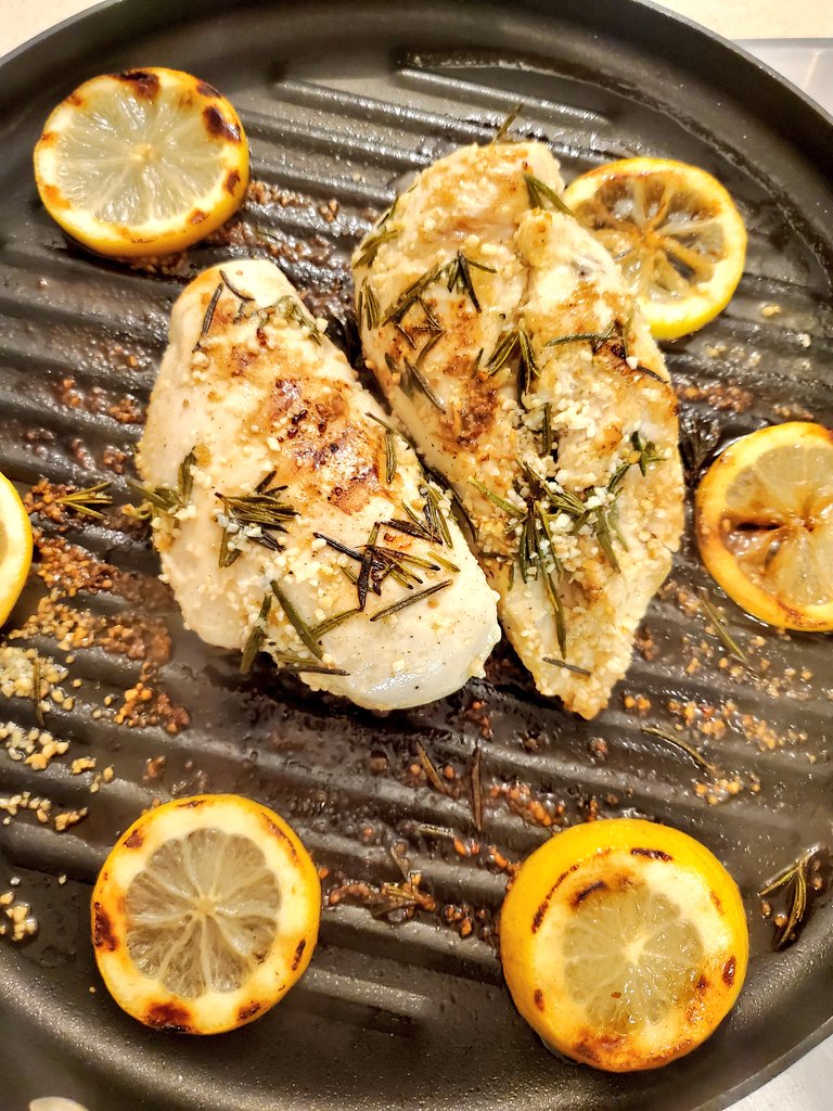 BeerMeatSweats's tweet photo. Im excited to report that my first @AnovaCulinary recipe was not a total disaster! The best chicken I've ever had! 🙌 https://t.co/YyKd8ycbST