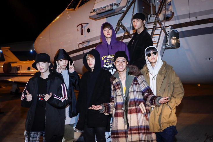 Purpledk_bts's tweet photo. It's my 3rd time wishing #haveasafeflightBTS I feel so happy for those getting chance to be part of purple ocean this time. I hope each and every army gets to experience these heavenly feeling atleast once💜 https://t.co/W7olokUgrh