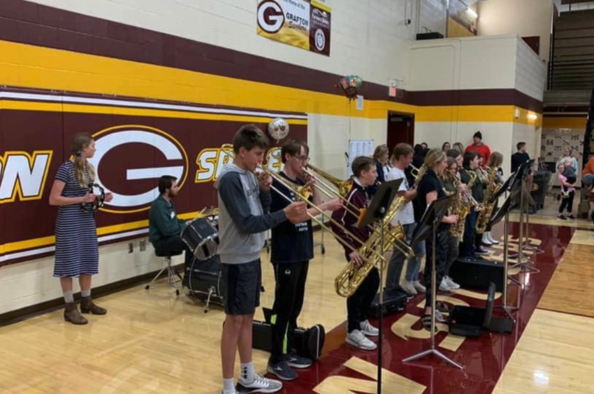 1st Team Meal at the Spoiler Thanksgiving and Bingo Night!  Great night for our School and Community #SpoilerPride