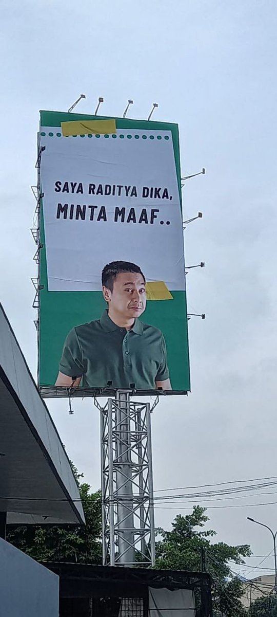 malxweber's tweet photo. HAH ADAAPANI?? kenapa deh bang radit minta maaf🧐 https://t.co/enMN6R4KHG