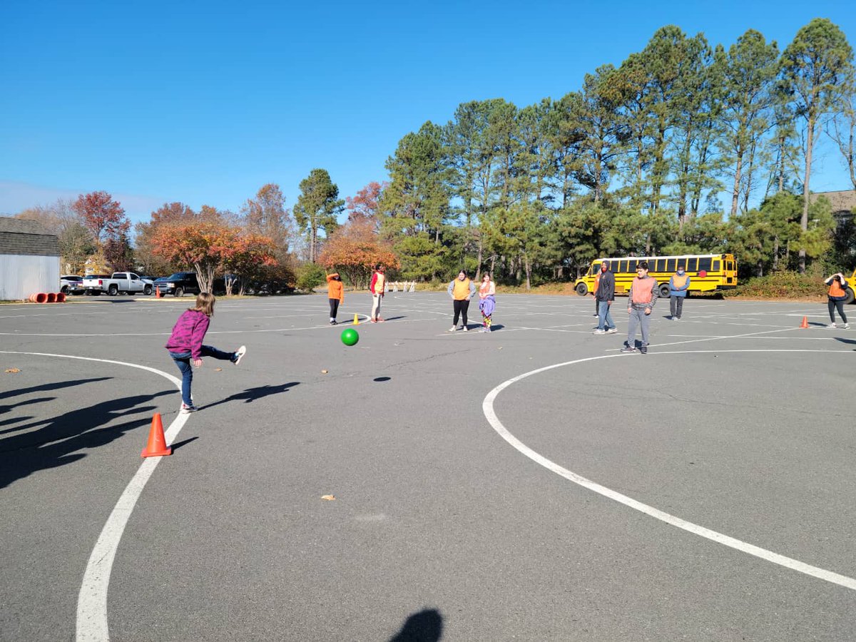 toushaPE's tweet photo. Thank you @PatriotPioneers Unified kickball and Unified Phys Ed for joining us today for some friendly competition!  What a great day for Unified! @pe_patriot @BrentsvilleSpo1  @EmilyUtterHPE @PWCSNews #unifiedPE #unifiedsports #bdhsphysed https://t.co/XC1rpfwdln