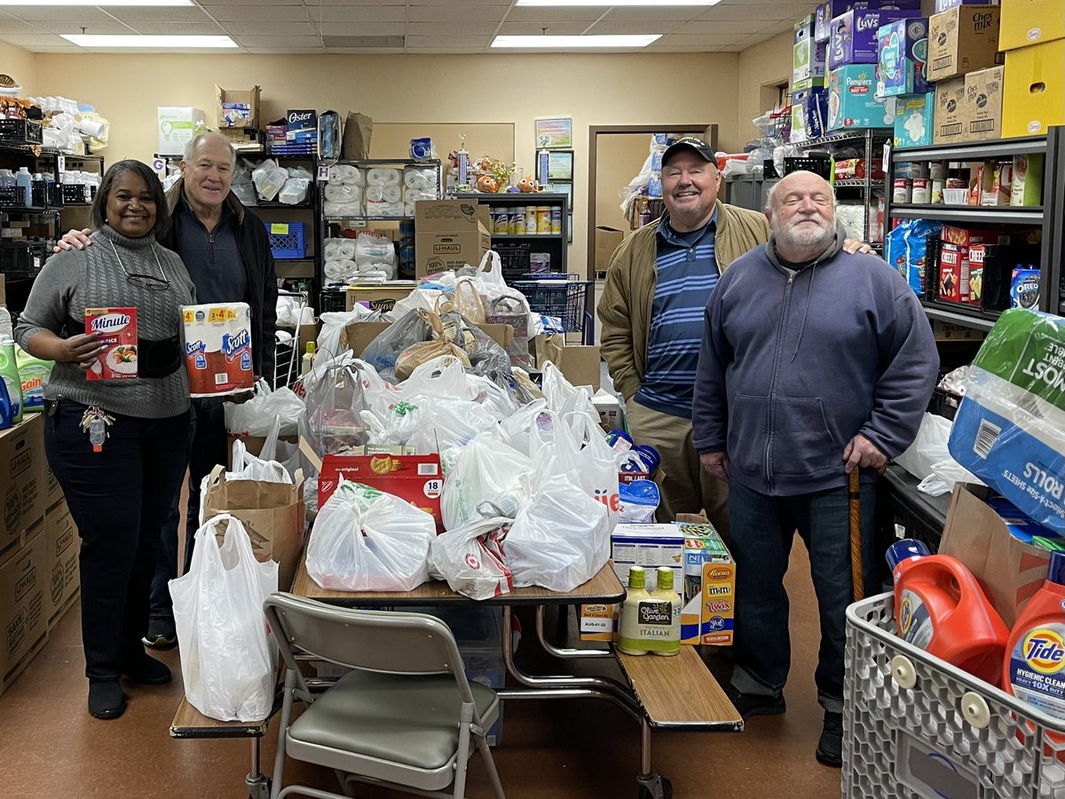 HisLoveKeptMe's tweet photo. Three car loads rolled in today from our friends at Zionsville UMC w/ all kinds of product to help fill our empty shelves; as well as blankets, crocheted hats for my Blessings bags for the homeless, & bookbags, & school supplies for next year’s CDR! #GodProvide #YouFeedThem #MFP https://t.co/89CRSr5Cx9