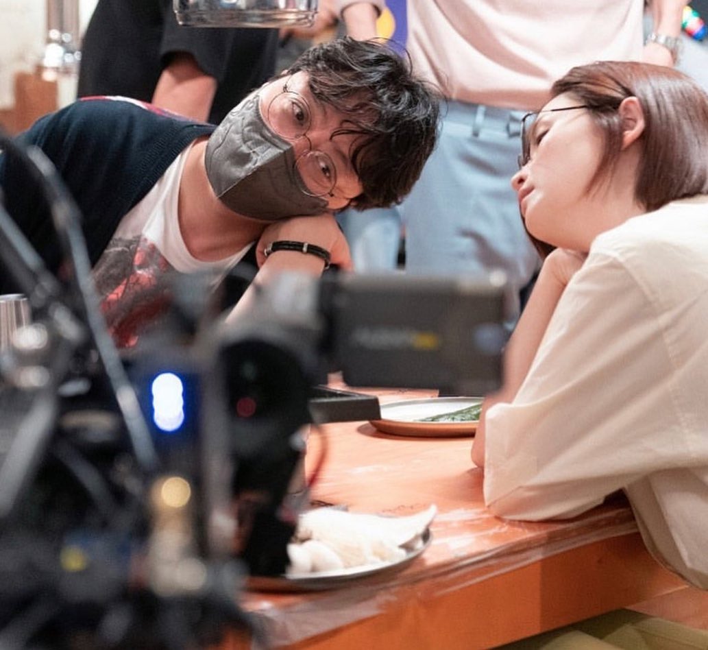 Ringringies_INA's tweet photo. Midoring with Shin PD & Script writer 💗
#midoring_ina #midoring #midonation #midonation_ina #JeonMiDo https://t.co/4g9OdSfOze