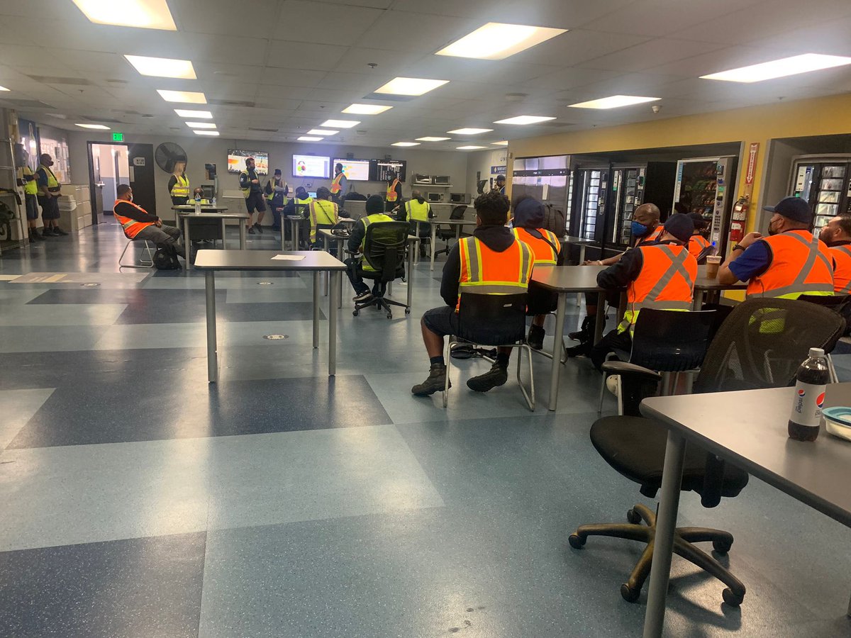 Our monthly Safety Action Team meetings always have a good crowd! Thanks everyone for your continued focus on Safety #SafetyIOwnIt #AOSafetyUAL @TammyLHServedio @mcgrath_jonna @spencer_resh