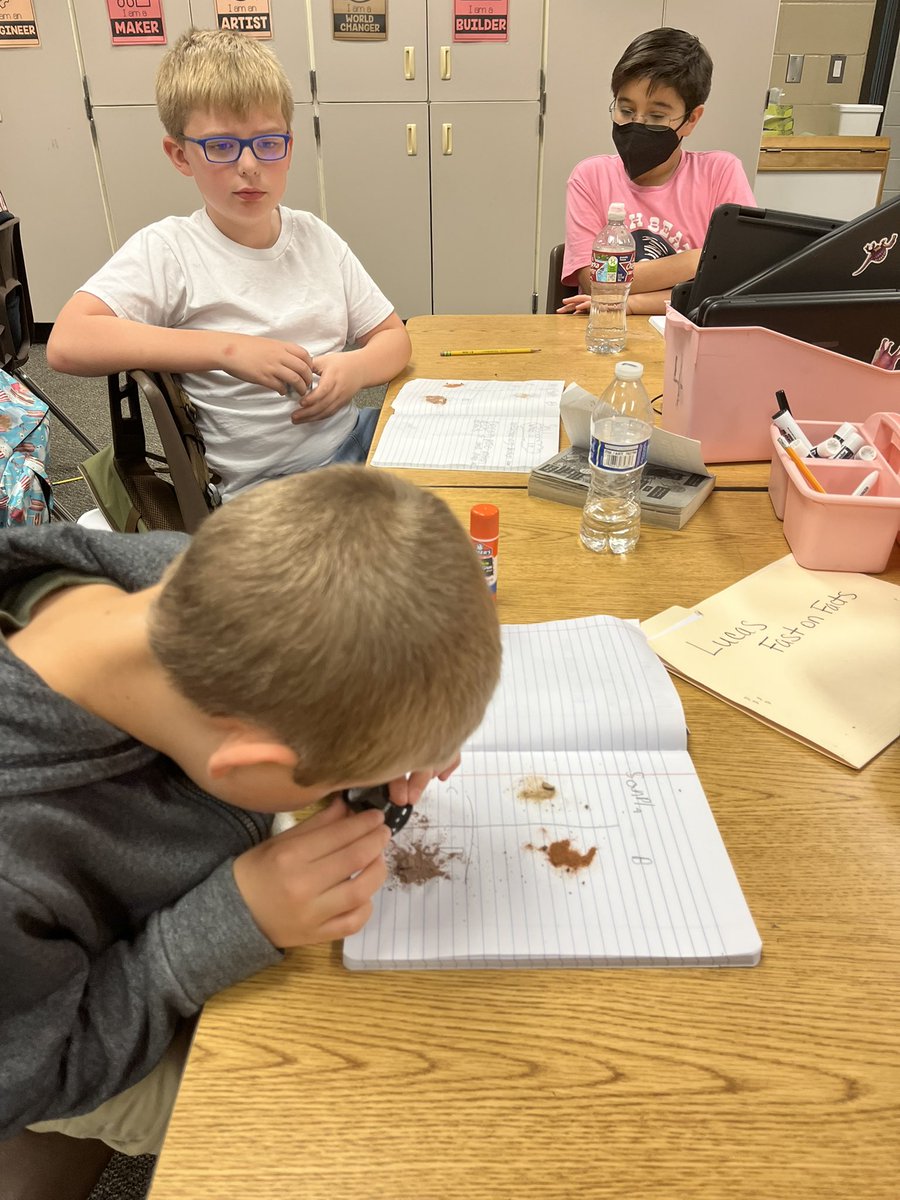 MelissaColbert2's tweet photo. Investigating soil samples. #GrowingTogether ❤️ @HumbleISD_HHE https://t.co/8iscpz0FHX