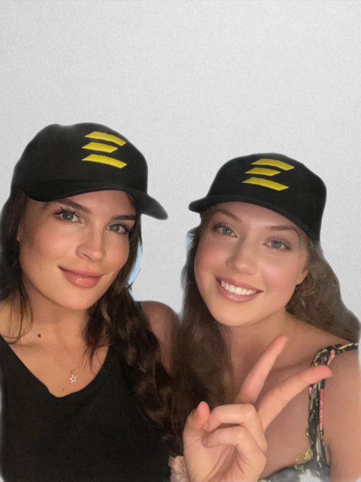 Had so much fun today with @elenakoshkaxoxo 🥰 thank you for the hats @srfn_fitness ❤️ https://t.co/o<a class="tags" href="/tag/elenakoshkaxoxo">@elenakoshkaxoxo</a><a href="/tag/sundayfunday"class="tags"><span>#sundayfunday</span></a>